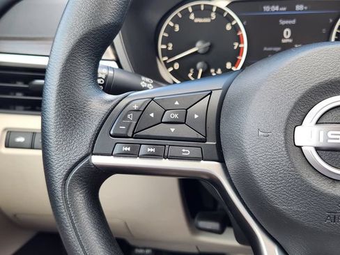 Used 2025 Nissan Altima 2.5 SV FWD image 29