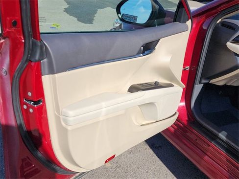 Used 2021 Toyota Camry LE w/ Convenience Package image 9