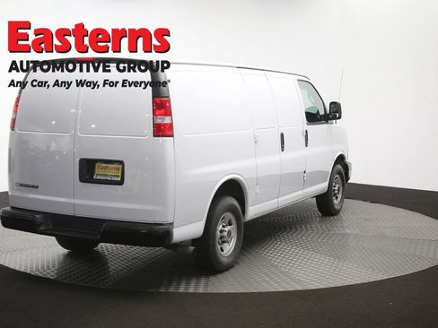 Used 2021 Chevrolet Express 2500 RWD image 32