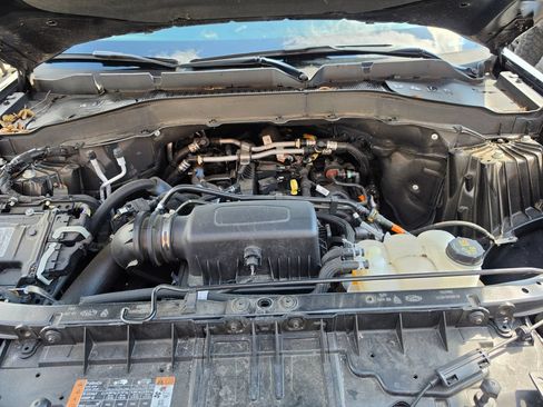 Used 2023 Ford Explorer XLT AWD/4WD image 9