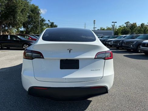Used 2022 Tesla Model Y Long Range image 13