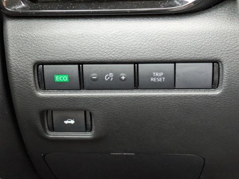 Used 2024 Nissan Sentra SV image 32