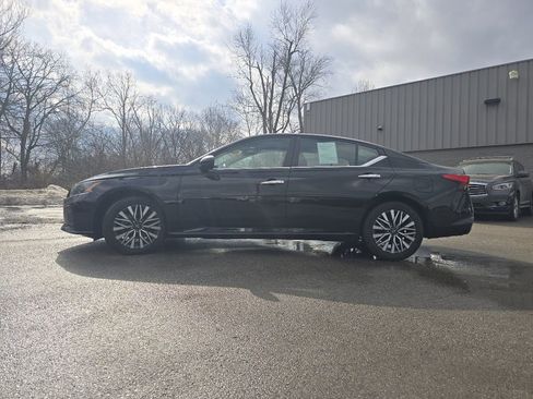 Used 2024 Nissan Altima 2.5 SV image 9