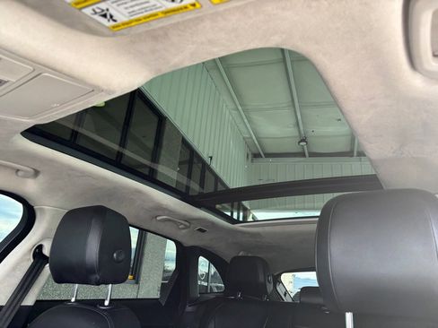 Used 2019 Jaguar F-PACE Premium image 11