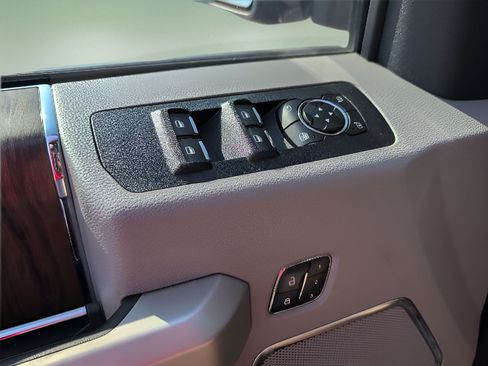 Used 2018 Ford F150 Lariat AWD/4WD image 16
