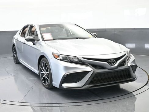 Used 2022 Toyota Camry SE image 9