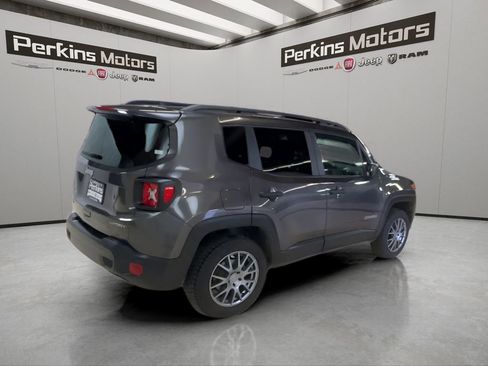 Used 2019 Jeep Renegade Sport w/ Sport Appearance Group AWD/4WD image 4