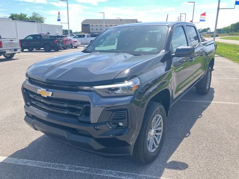 New 2026 Chevrolet Colorado LT w/ LT Convenience Package AWD/4WD image 3