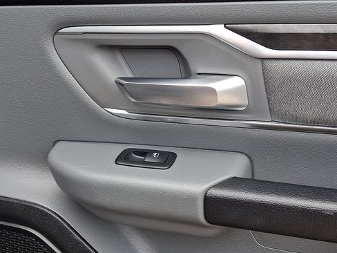 Used 2019 RAM 1500 Big Horn AWD/4WD image 14