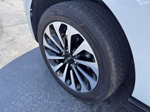 Used 2024 Lincoln Navigator L Reserve AWD/4WD image 9