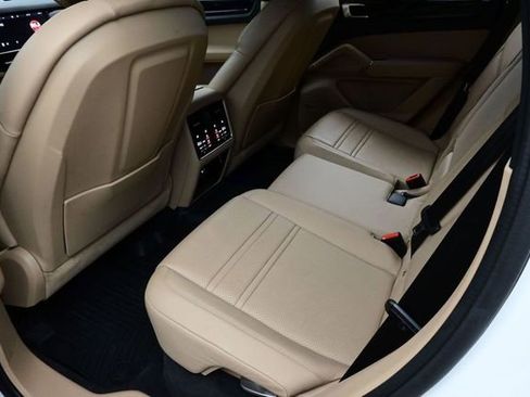 Certified 2021 Porsche Cayenne Coupe AWD/4WD image 15