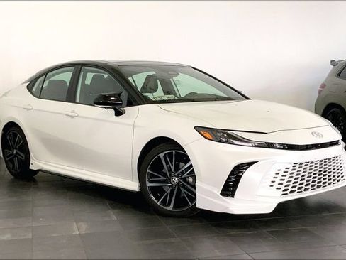 Used 2025 Toyota Camry XSE FWD image 2