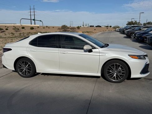 Used 2021 Toyota Camry XLE w/ Navigation Upgrade Package image 3