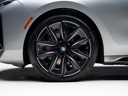Used 2023 BMW 760i xDrive w/ Executive Package AWD/4WD image 20