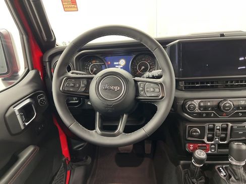 Used 2025 Jeep Wrangler Unlimited Rubicon image 15