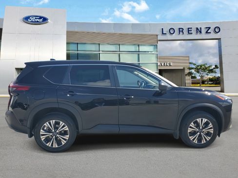 Used 2023 Nissan Rogue SV image 4