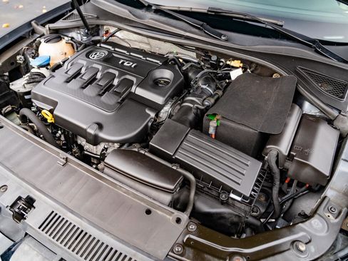 Used 2015 Volkswagen Passat TDI SE image 30