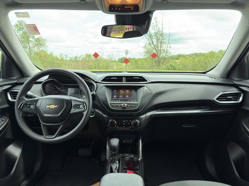 Used 2023 Chevrolet TrailBlazer LT FWD image 19