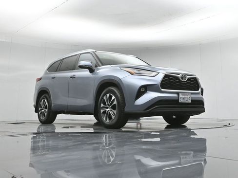 Used 2021 Toyota Highlander XLE FWD image 49