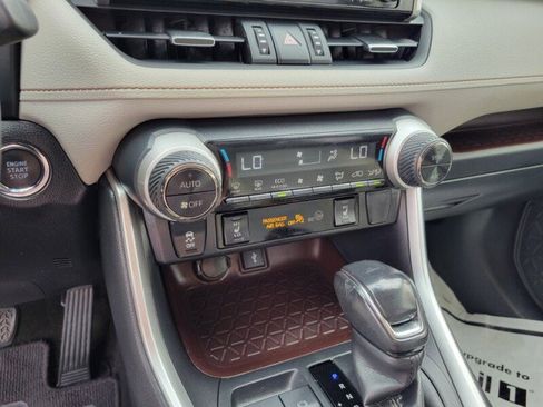 Used 2020 Toyota RAV4 Limited image 18