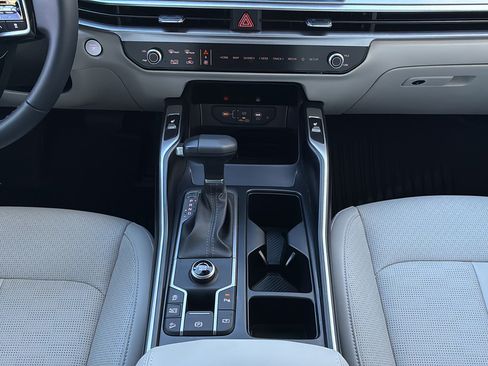 Used 2025 Kia Sorento S w/ Panoramic Sunroof Package FWD image 23