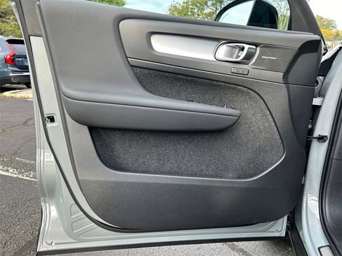 New 2026 Volvo XC40 B5 Ultra w/ Climate Package image 9