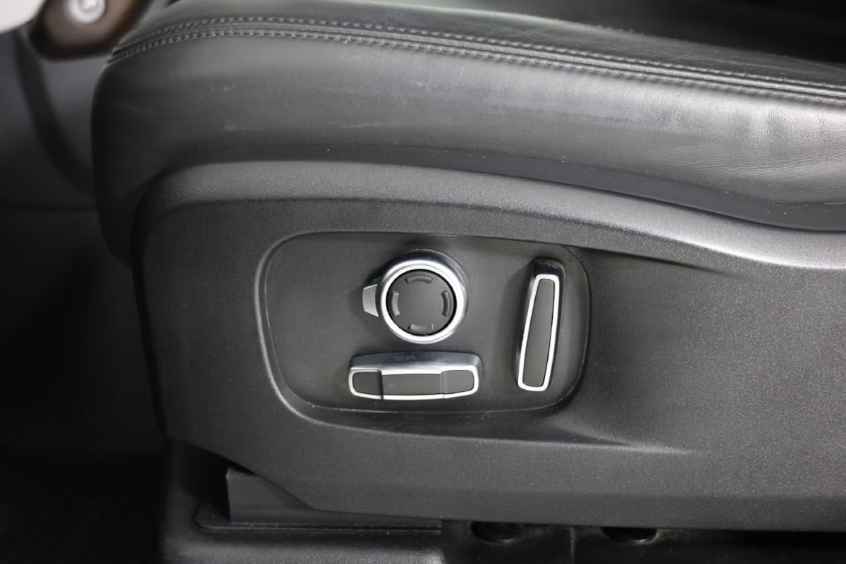 Used 2023 Land Rover Defender 130 First Edition AWD/4WD image 26
