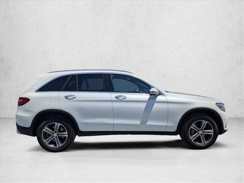 Used 2017 Mercedes-Benz GLC 300 4MATIC image 4