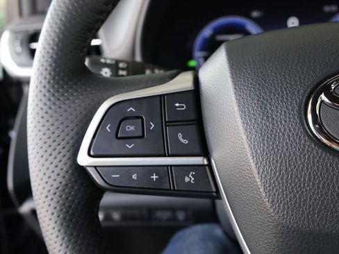 Used 2026 Toyota Sienna Platinum AWD/4WD image 43