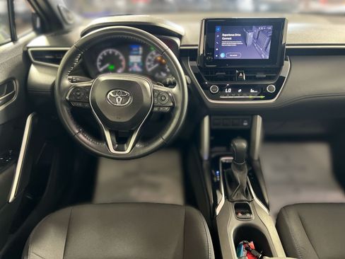 Used 2025 Toyota Corolla Cross AWD Hybrid w/ Moonroof Package image 23