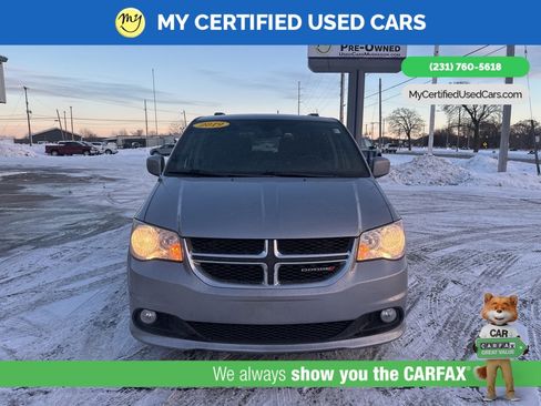 Used 2019 Dodge Grand Caravan SXT image 2
