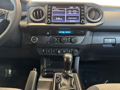 Used 2022 Toyota Tacoma TRD Sport w/ Technology Package RWD image 11