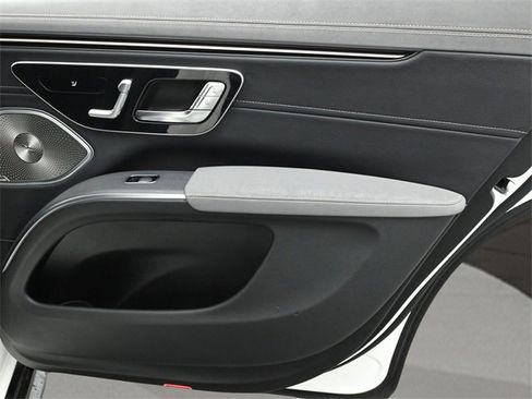 Used 2023 Mercedes-Benz EQS 580 4MATIC SUV image 17