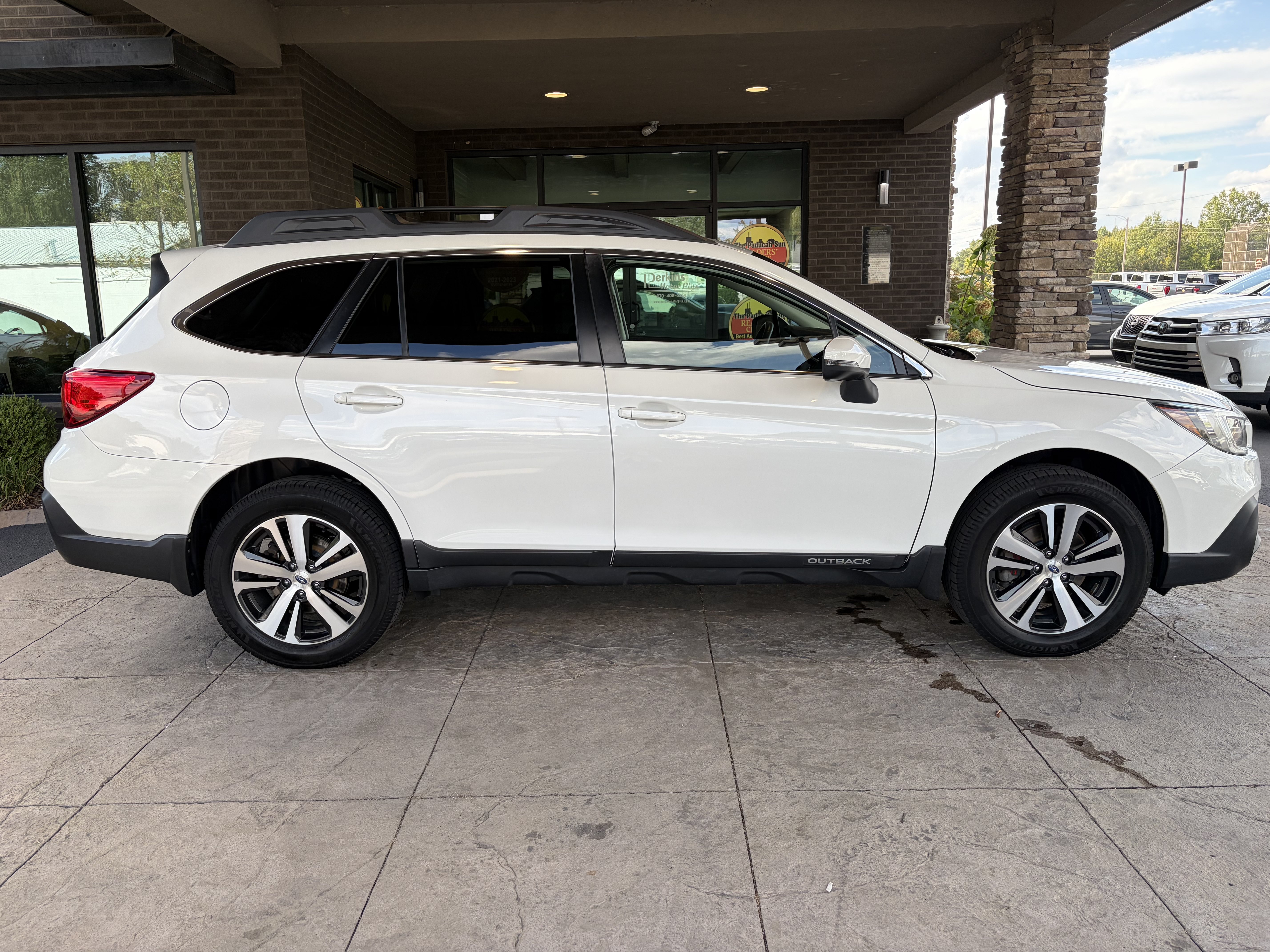 Used 2019 Subaru Outback 2.5i Limited AWD/4WD image 5