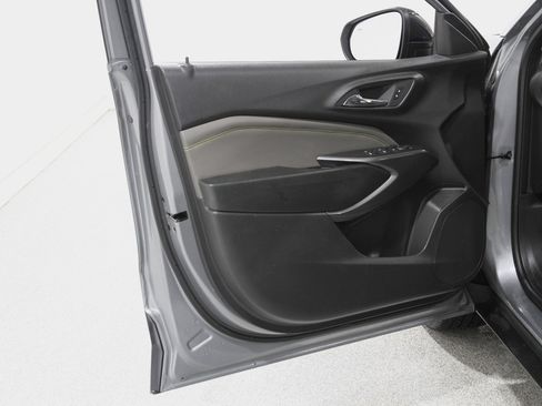 Certified 2024 Chevrolet Trax ACTIV w/ Sunroof Package image 4