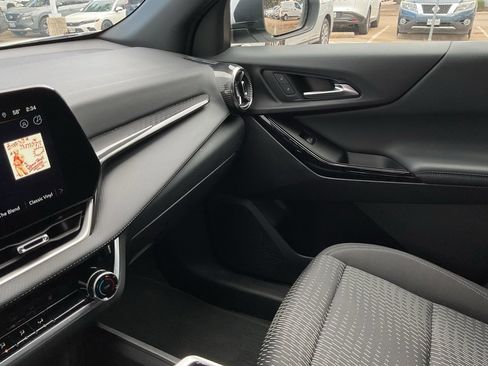 Used 2025 Chevrolet Equinox LT image 35