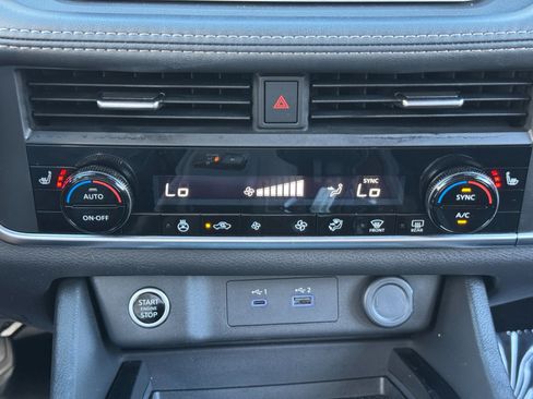 Used 2023 Nissan Rogue SV w/ SV Premium B Package FWD image 25