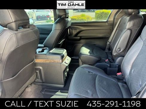 Used 2025 Toyota Sienna Platinum AWD/4WD image 14