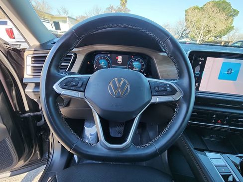 Used 2024 Volkswagen Atlas SE image 11