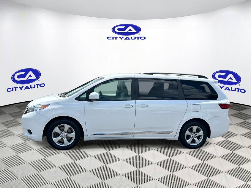 Used 2017 Toyota Sienna LE FWD image 7