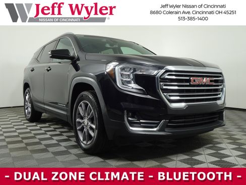 Used 2023 GMC Terrain SLT w/ LPO, Floor Liner Package image 1