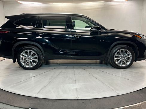 Used 2026 Toyota Highlander Limited AWD/4WD image 7