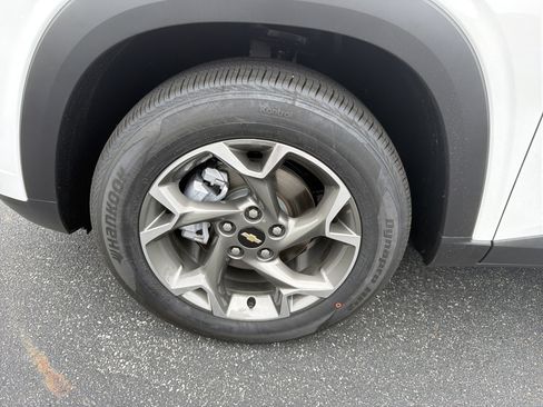 New 2026 Chevrolet Trax LT w/ LT Convenience Package FWD image 11