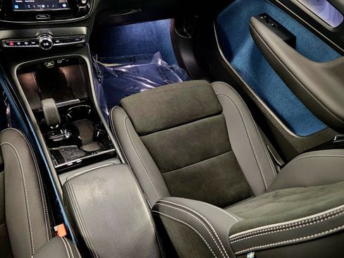 Used 2023 Volvo XC40 Recharge Ultimate image 16