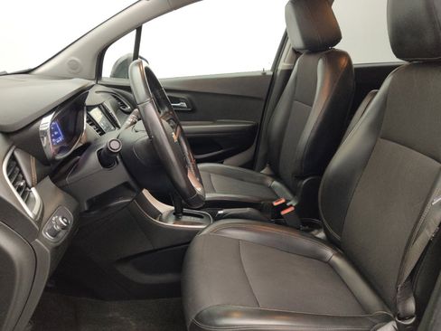 Used 2019 Chevrolet Trax LT w/ LT Convenience Package AWD/4WD image 17