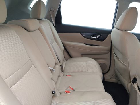 Used 2017 Nissan Rogue S FWD image 19