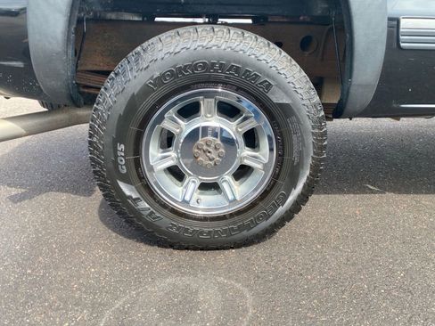Used 2001 Chevrolet Silverado 2500 LS w/ Off-Road Skid Plate Pkg AWD/4WD image 11