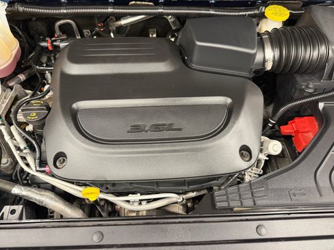 Used 2024 Chrysler Pacifica Touring-L FWD image 30