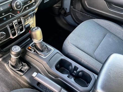 Used 2024 Jeep Wrangler Unlimited AWD/4WD image 16