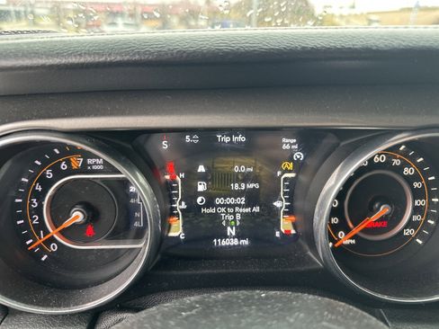 Used 2018 Jeep Wrangler Unlimited Sahara image 20